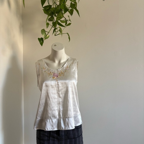 Tops - Vintage-Inspired Silky Floral Embroidered Tank (Size M)